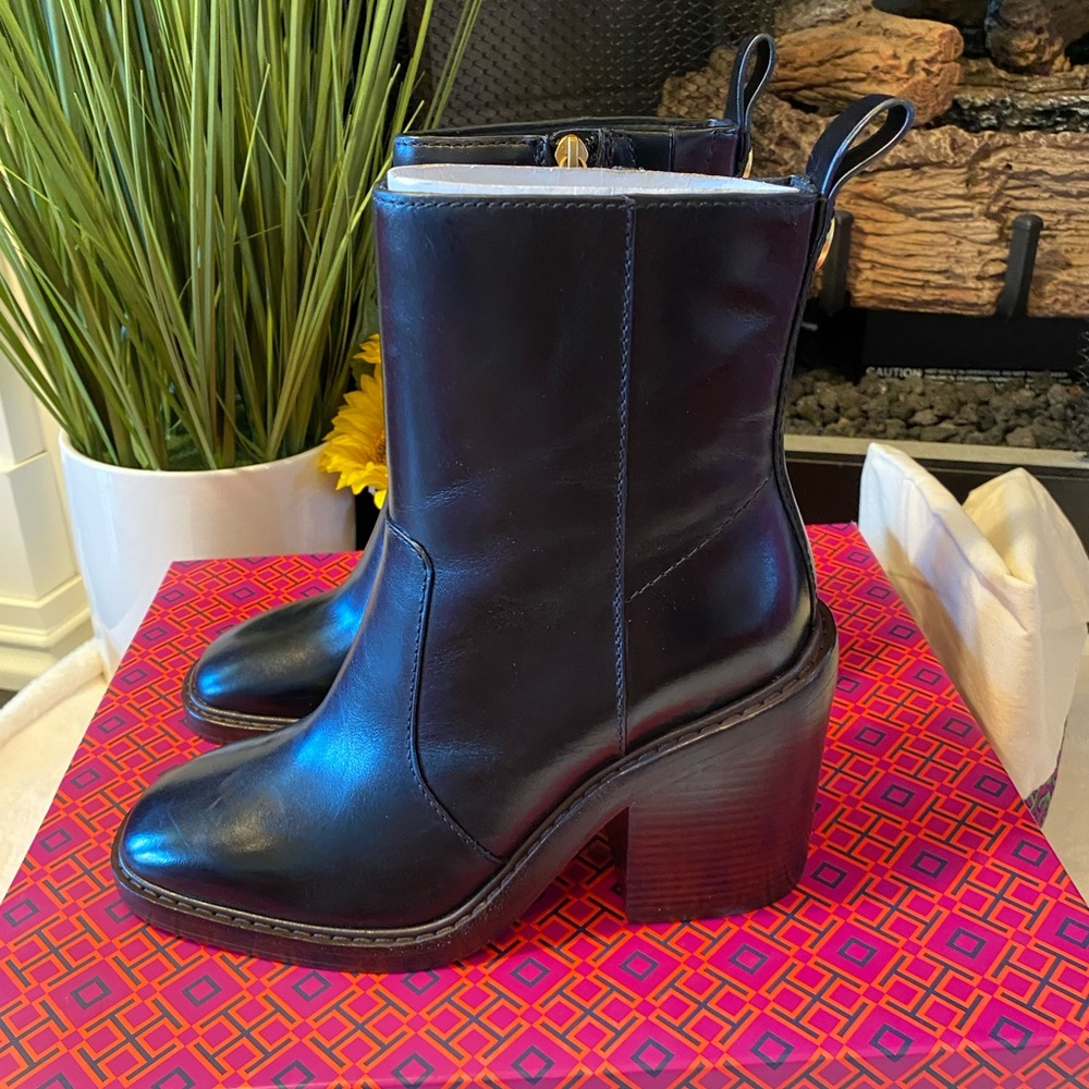 🔥SALE🔥TORY BURCH HEELED ANKLE BOOT - Picture 4 of 7